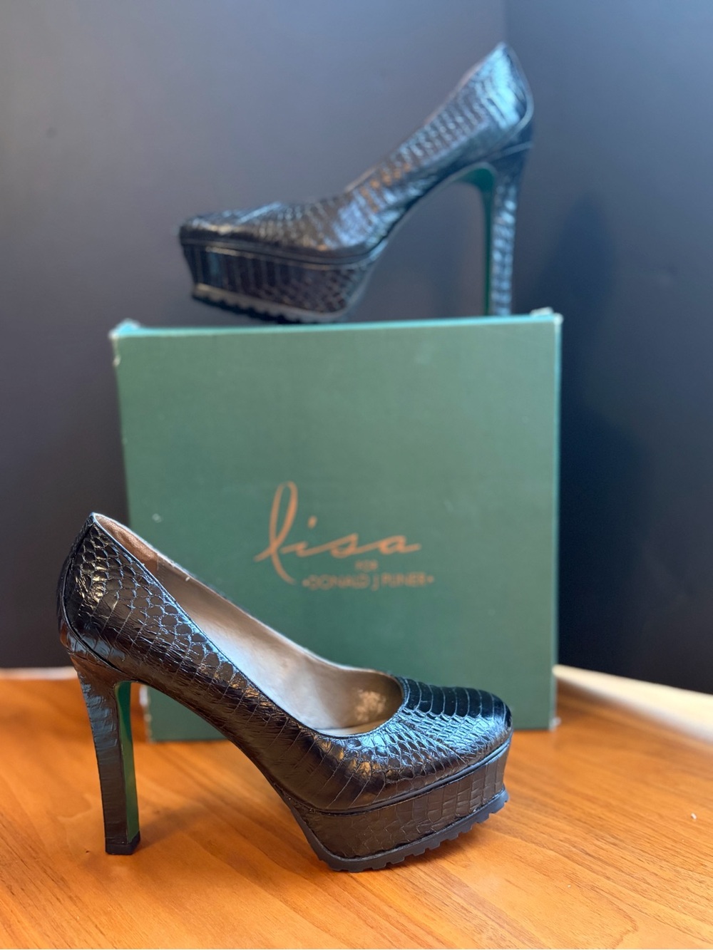 Lisa for Donald J Pliner Raz Black Snakeskin Platform Pumps Heels Womens 9.5M